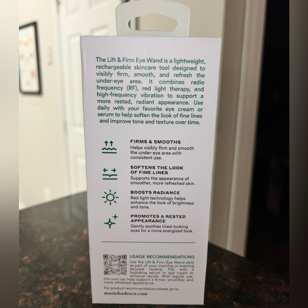 Mario Badescu Lift & Firm Eye Wand – Mint Green and White - Picture 4 of 7